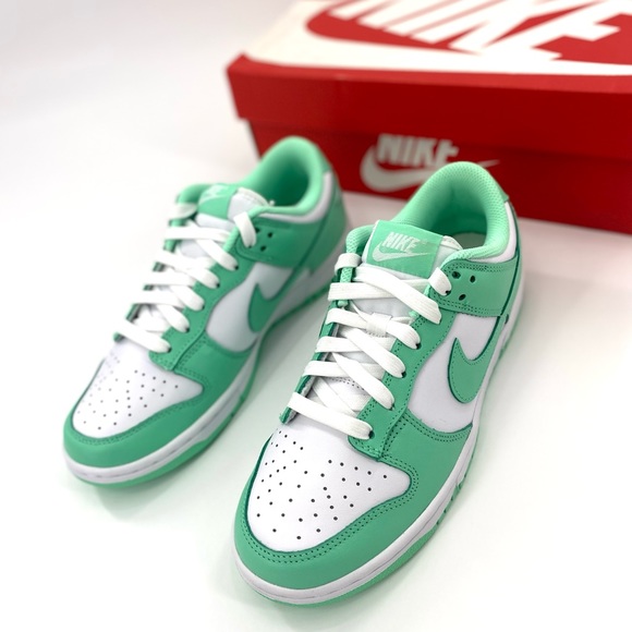 NIKE Dunk Low ‘Green Glow’ Woman’s Size 7.5 NEW WITH BOX - Picture 4 of 7